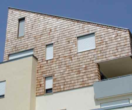 Rot-Zeder 600-2B Extraklasse an Hausfassade