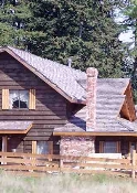 Blockhaus mit Red Cedar Resawn Schindeln
